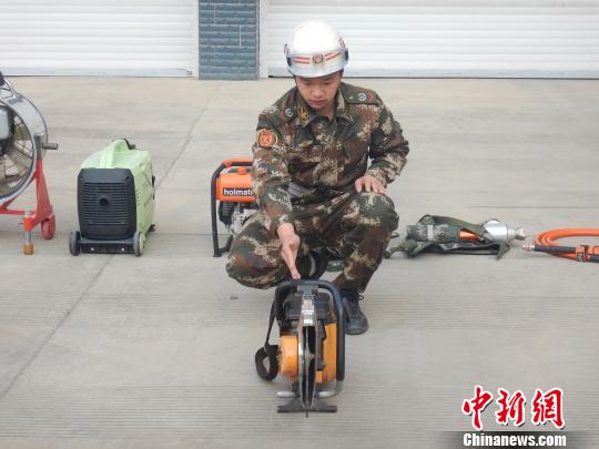 云南18歲消防員救火途中遇車(chē)禍殉職用身體保護(hù)戰(zhàn)友